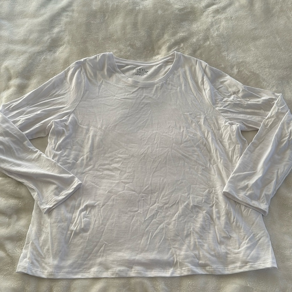 Women’s XXL long sleeve white tee 🤍